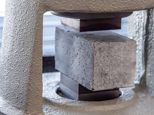 Test of cement compressive strength according to standards, properties of engineered composite materials and cement strength are tested in the physics laboratory.